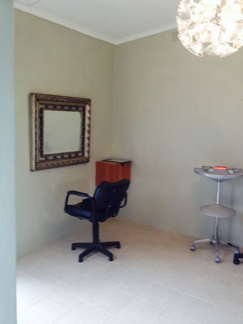 Nikala Simmons Hairdressing - Gold Coast Hairdresser 7