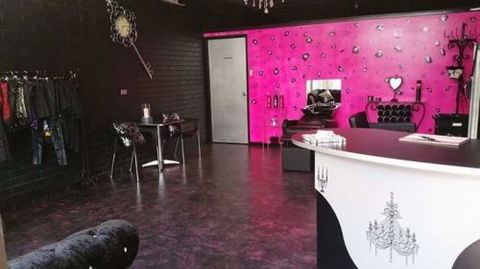 Corset Cuts - Gold Coast Hairdresser 1