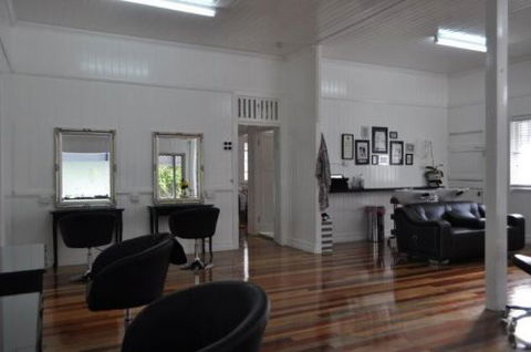 Brush And Blush - Gold Coast Hairdresser 1
