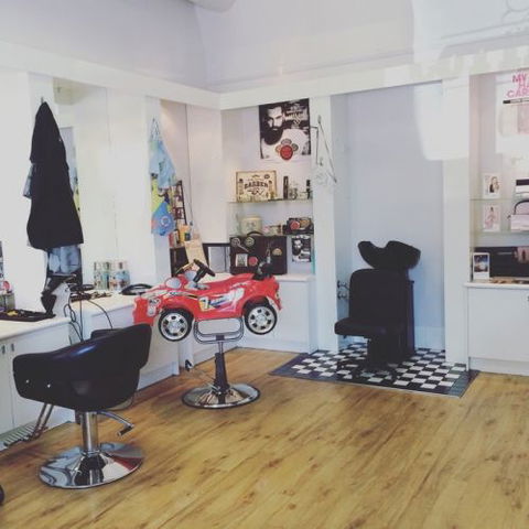 KBs Cutting Edge - Gold Coast Hairdresser 0